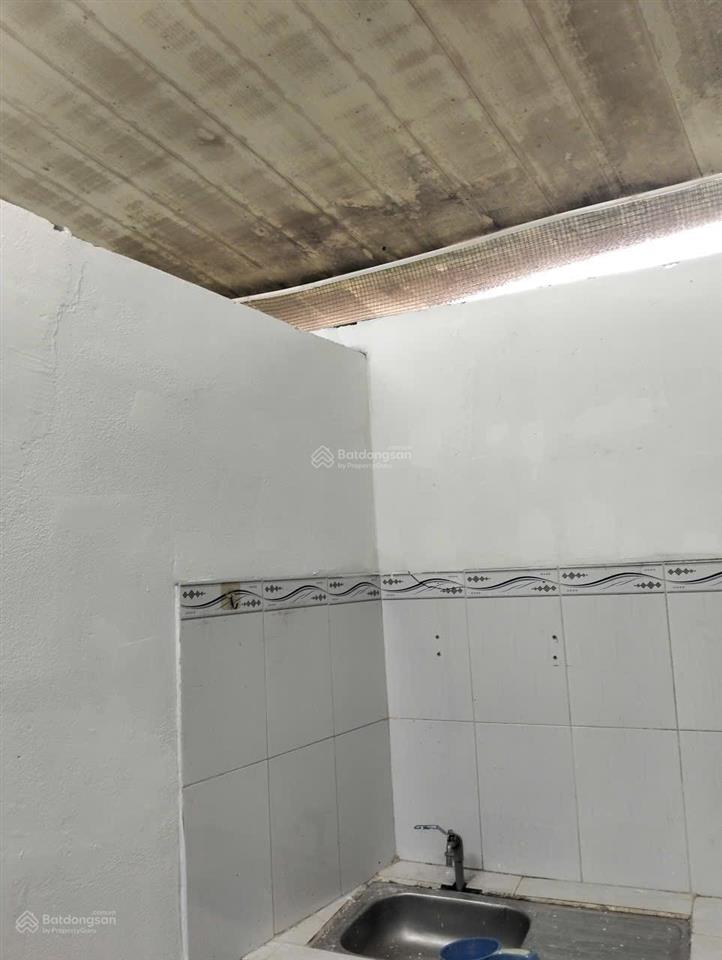 Cho thuê nhà nhỏ nguyên căn hẻm 2683 phạm thế hiển, phường bình đông, tphcm