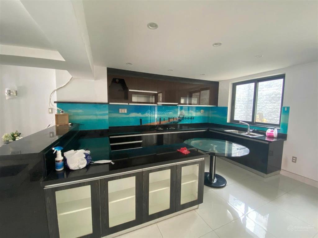 Nhà phố phú mỹ hưng mặt tiền đường phạm thái bường, giá tốt thích hợp mua làm tài sản lâu dài