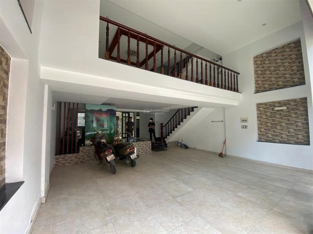 Nhà phố phú mỹ hưng mặt tiền đường phạm thái bường, giá tốt thích hợp mua làm tài sản lâu dài