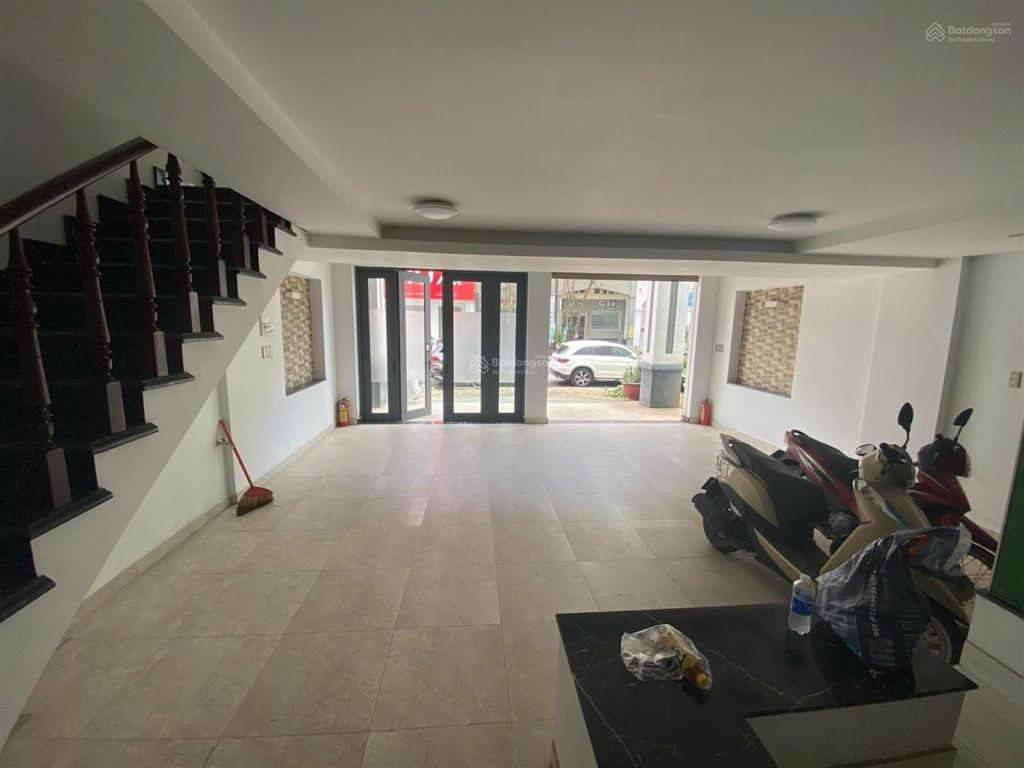 Nhà phố phú mỹ hưng mặt tiền đường phạm thái bường, giá tốt thích hợp mua làm tài sản lâu dài