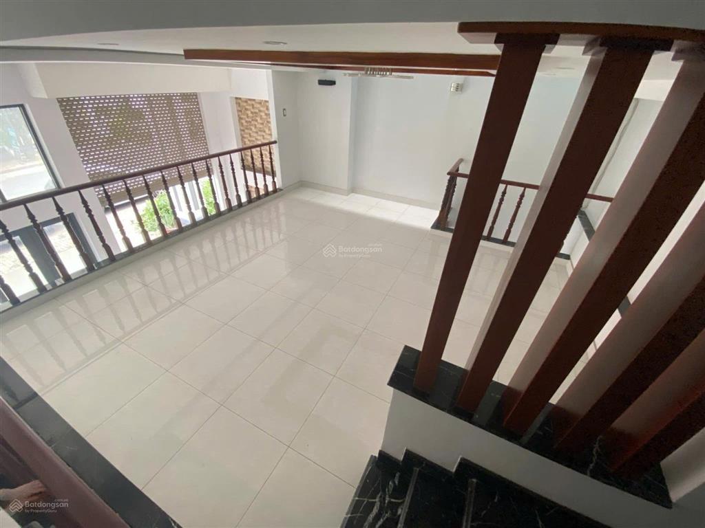 Nhà phố phú mỹ hưng mặt tiền đường phạm thái bường, giá tốt thích hợp mua làm tài sản lâu dài