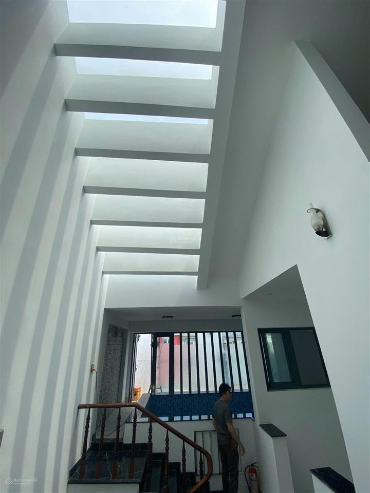 Nhà phố phú mỹ hưng mặt tiền đường phạm thái bường, giá tốt thích hợp mua làm tài sản lâu dài