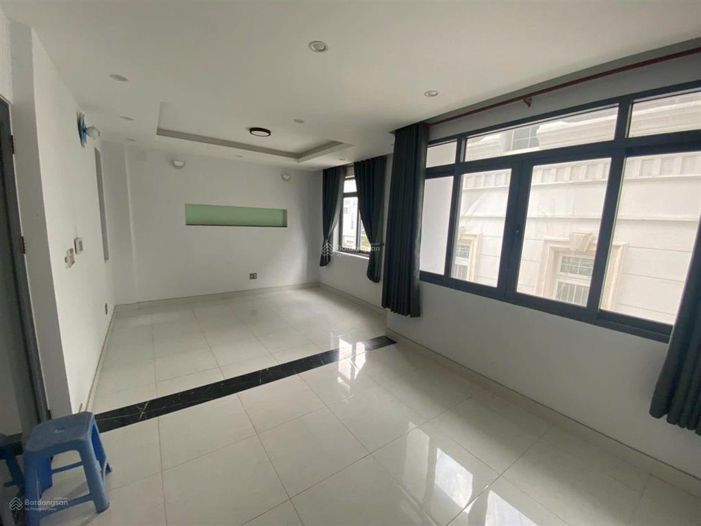 Nhà phố phú mỹ hưng mặt tiền đường phạm thái bường, giá tốt thích hợp mua làm tài sản lâu dài