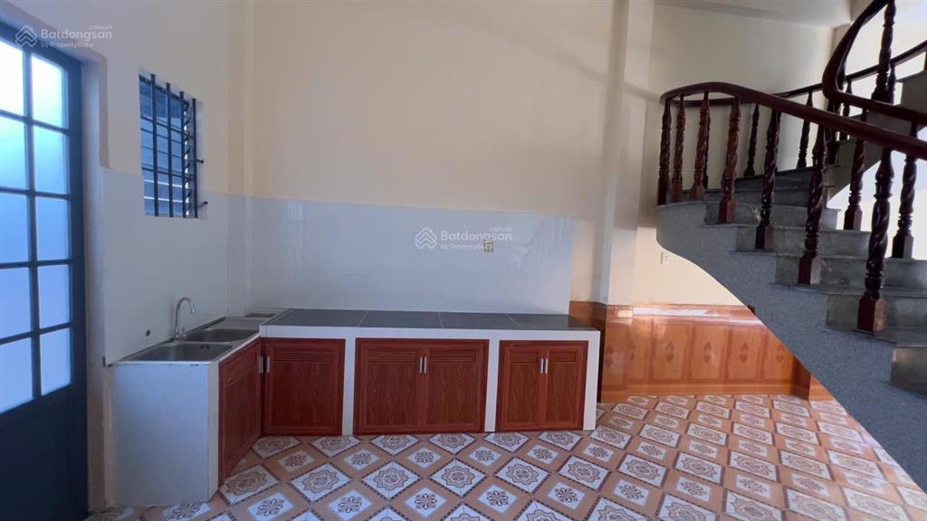 Nhà 1 trệt, 2 lầu hẻm 292 đường 30/4, hướng đông nam, gần chợ, ngân hàng, trường học  0908 924 ***