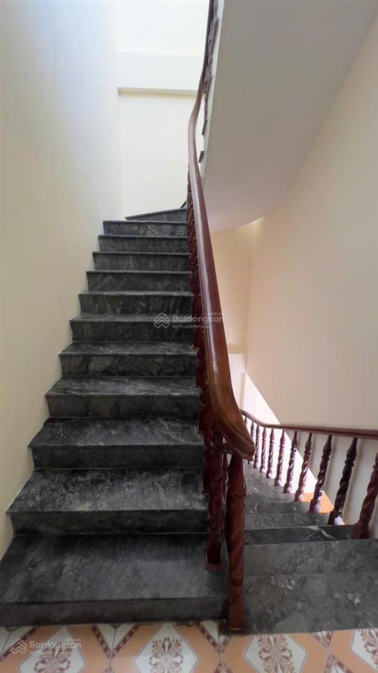 Nhà 1 trệt, 2 lầu hẻm 292 đường 30/4, hướng đông nam, gần chợ, ngân hàng, trường học  0908 924 ***