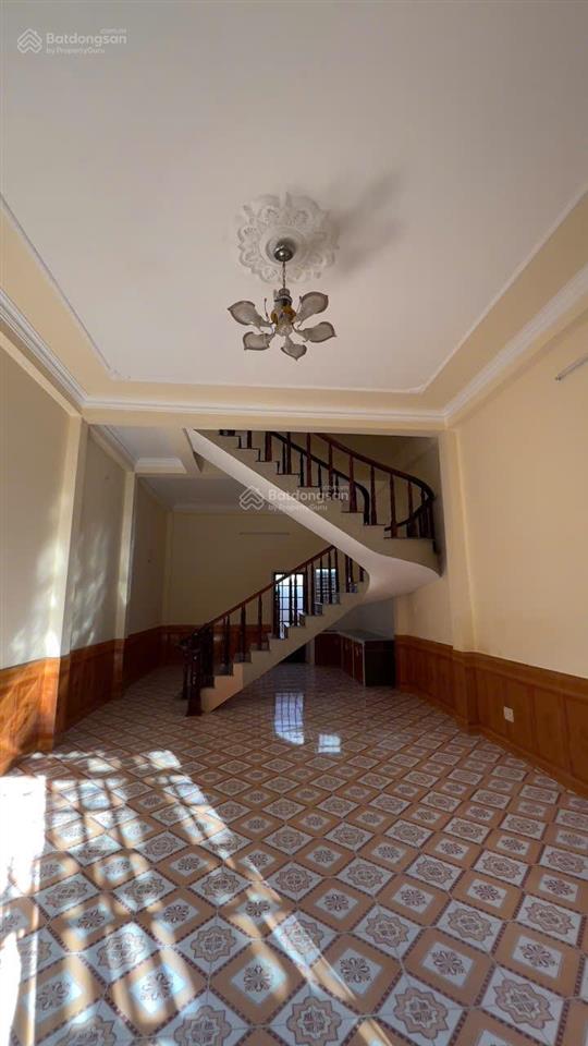 Nhà 1 trệt, 2 lầu hẻm 292 đường 30/4, hướng đông nam, gần chợ, ngân hàng, trường học  0908 924 ***