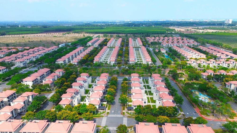 Cần bán căn big shop 3 mặt thoáng trục đường 60m giá chỉ 37 triệu/m2.  0909 334 ***