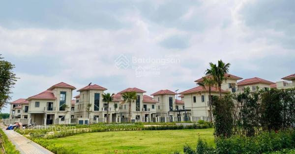 Cần bán căn big shop 3 mặt thoáng trục đường 60m giá chỉ 37 triệu/m2.  0909 334 ***