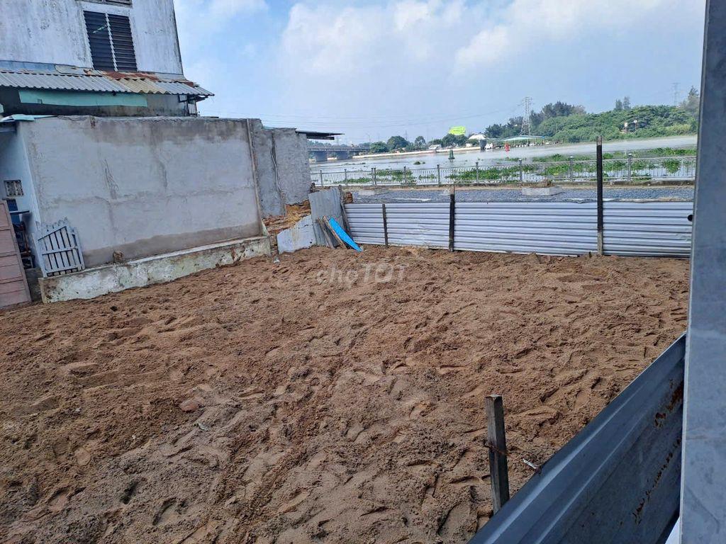 Cho thuê đất mặt tiền bờ kè Vàm Cỏ Đông Bến Lức