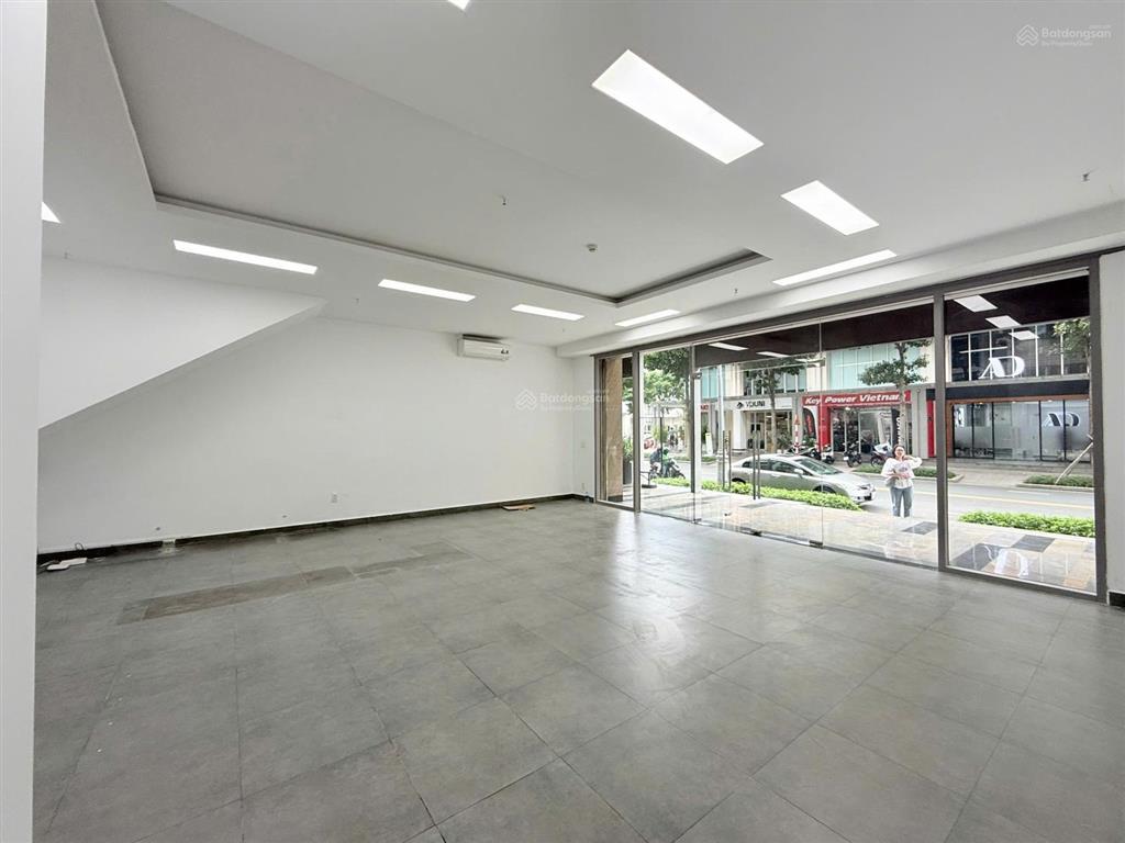 Cho thuê shophouse sala kết cấu 1 trệt, 2 lầu tổng diện tích 270m2 giá tốt chỉ 90 triệu/tháng
