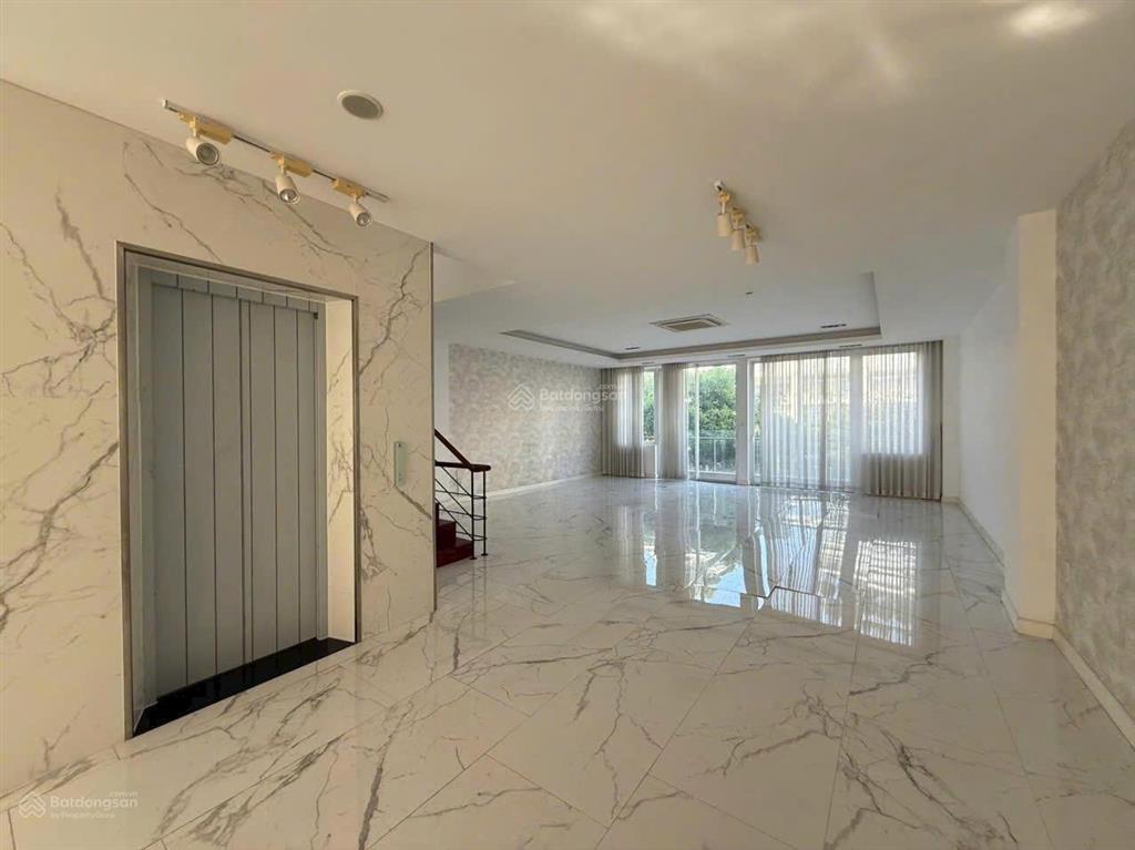 Giá bán tốt shophouse trục chính nguyễn cơ thạch sala diện tích 7x24m, 1 hầm, 4 lầu với 700m2
