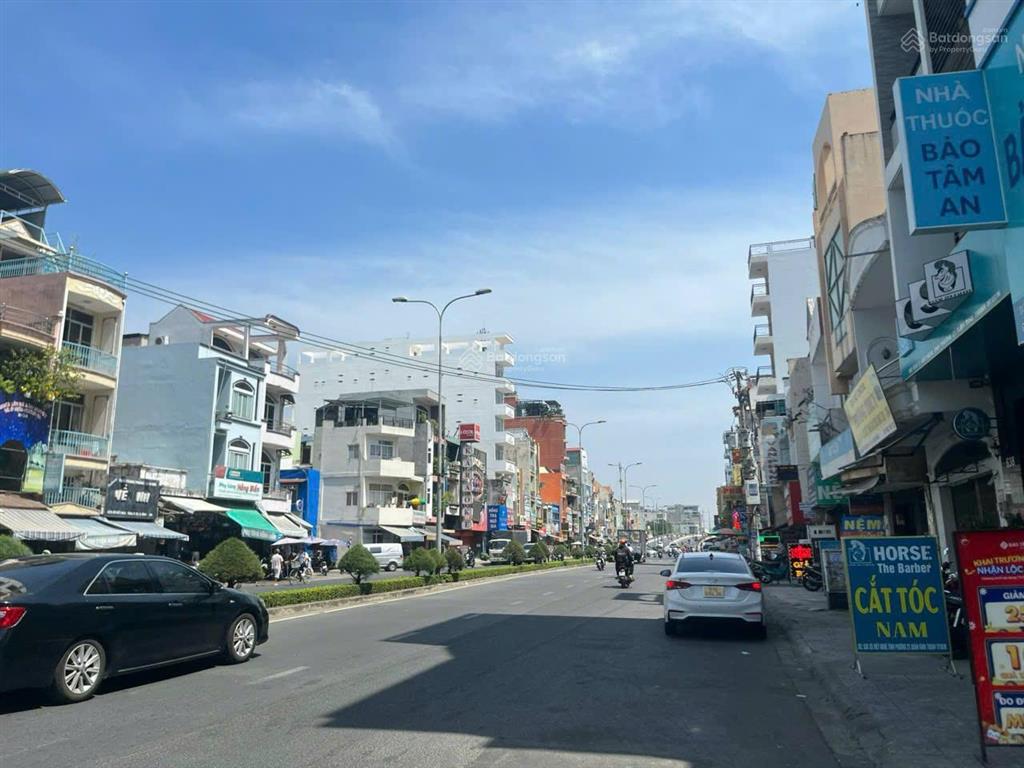 Siêu vị trí. mặt tiền nguyễn đình chiểu, p.6, q.3. dt 21 x 33.5m (677m2). xd hầm + 7t. 360 tỷ