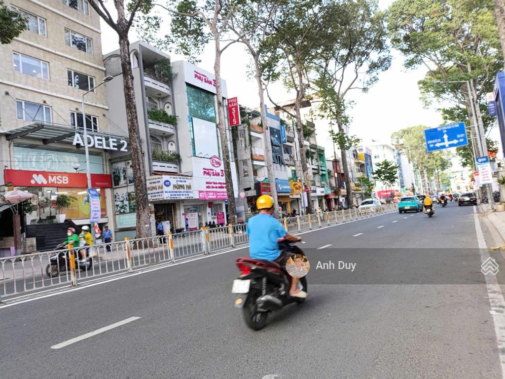 Vị trí kim cương. ngang 31m mặt tiền phạm văn đồng (551m2). xd hầm + 8 tầng. hđt 140tr/m2. 129 tỷ