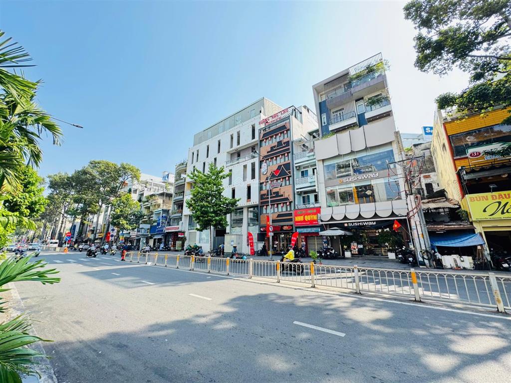 Ngộp bank bán nhanh mặt tiền cao thắng, p4, q3. dt 9.3 x 20m (183m2). xd 11 tầng. giá 79 tỷ