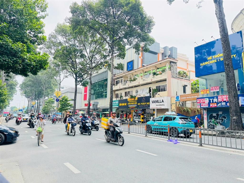 Góc 3 mặt tiền quang trung  phạm văn chiêu, p14, gò vấp. 1381m2. hđt 210tr/th. giá 130 tỷ