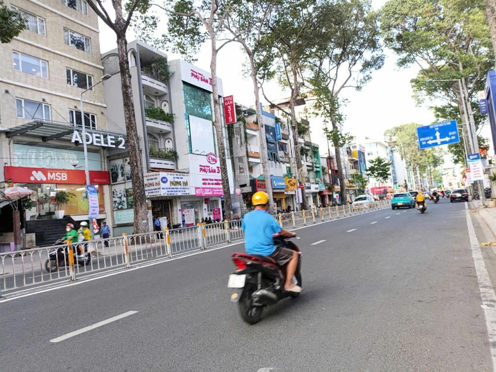 Mặt tiền 3 tháng 2, p12, q10. hà đô centrosa. dt 8.5 x 27m (220m2). xd hầm + 8 tầng. giá 115 tỷ