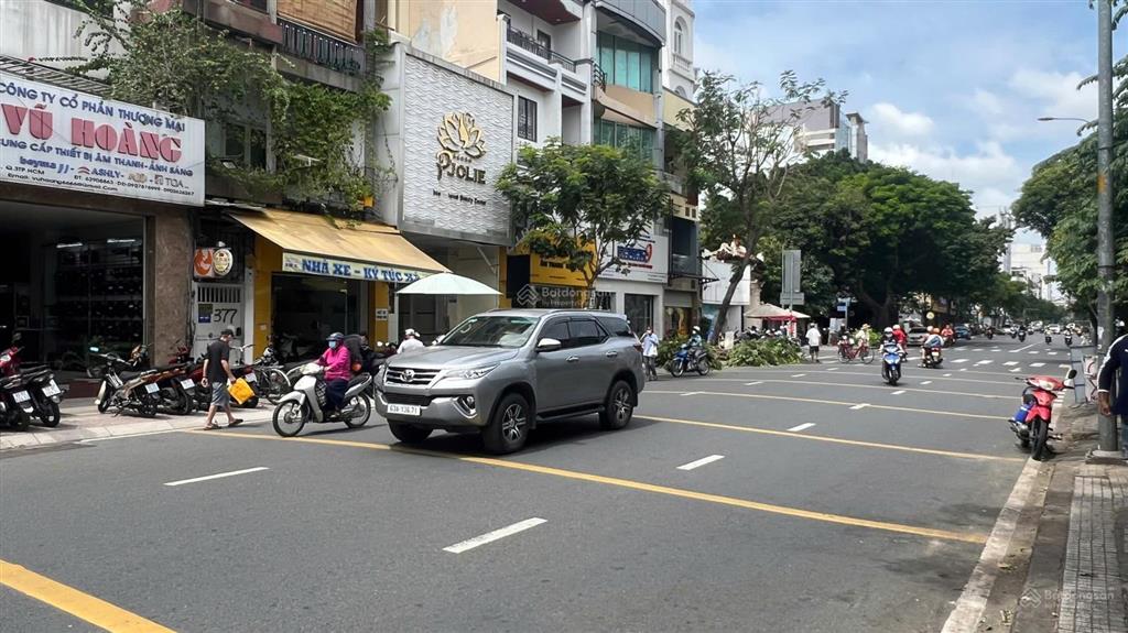 Ngộp bank hạ giá 16 tỷ góc 2 mặt tiền huỳnh văn bánh, p12,q. phú nhuận. 14 x 21m (284m2). 54 tỷ