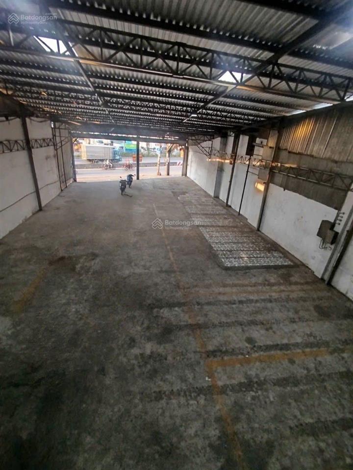Kho xưởng 400m mặt tiền ql 1a cont 24/24 điện 3 pha ngay ngã 4 bình phước chợ đầu mối