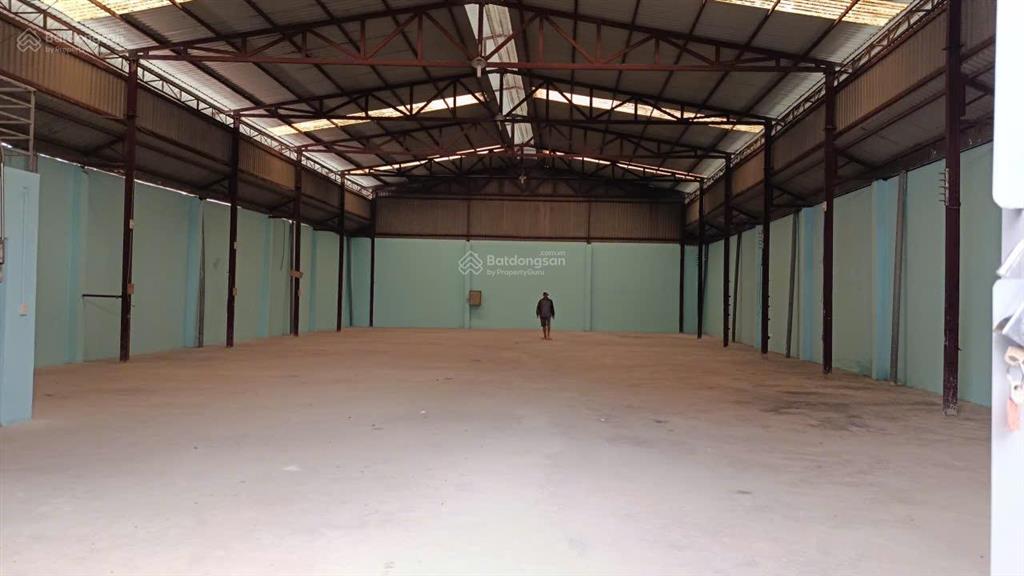 Kho xưởng 300m xe cont văn phòng 3 pha sạch đẹp ql 13 ngã 4 bình phước