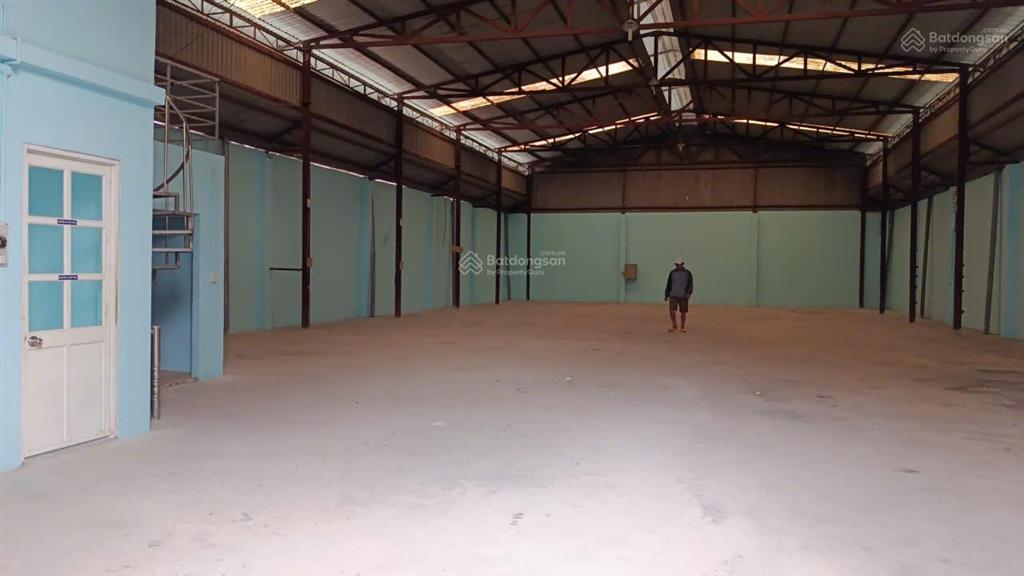 Kho xưởng 300m xe cont văn phòng 3 pha sạch đẹp ql 13 ngã 4 bình phước