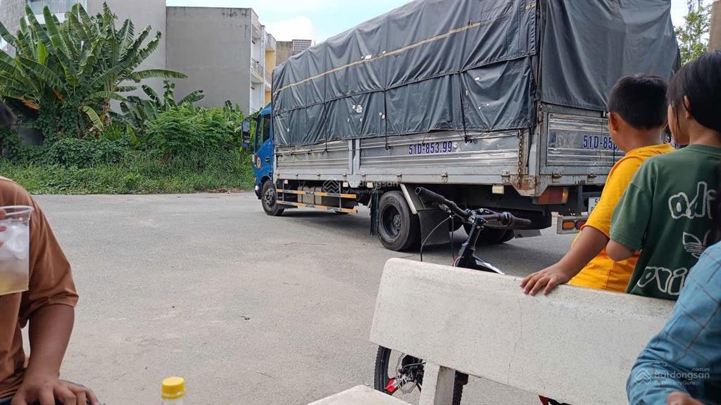 Đất trống có nhà cấp 4 hẻm xe tải điện nước đầy đủ ngã 4 bình phước chợ đầu mối
