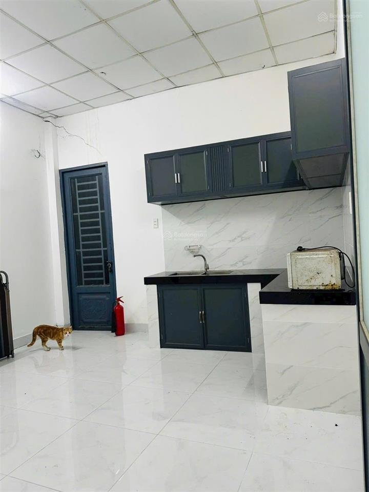 Nhà cấp 4 102m2 1 trệt 1 lửng 3pn 2wc hxh tới nhà gần chợ nguyễn hữu cảnh