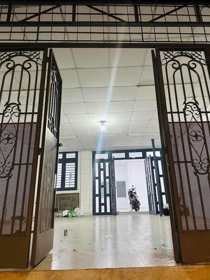 Nhà cấp 4 102m2 1 trệt 1 lửng 3pn 2wc hxh tới nhà gần chợ nguyễn hữu cảnh