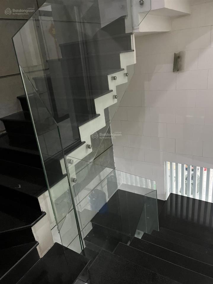 Chính chủ bán nhà mặt phố đường lê bôi 1 trệt 3 lầu giá chỉ 16.3 tỷ