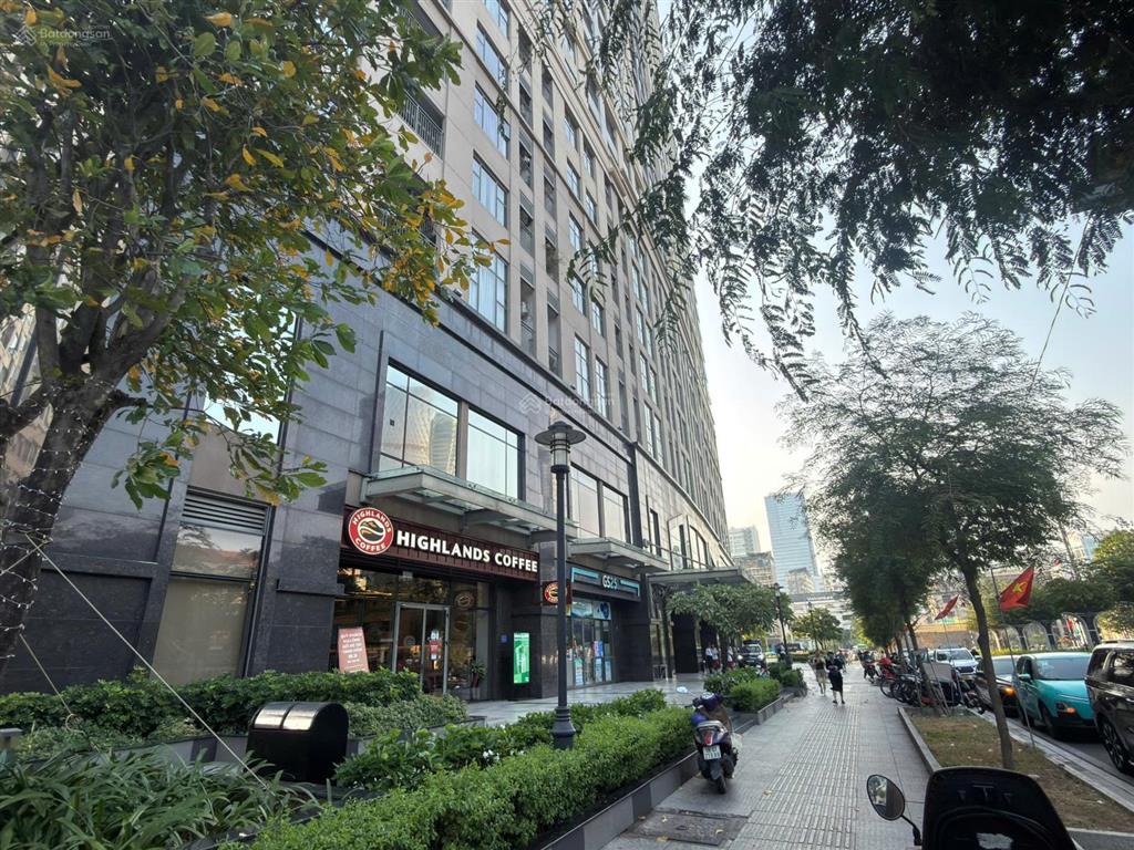 Chính chủ bán căn góc saigon royal 199m2, đang cho highlands thuê, dòng tiền ổn định