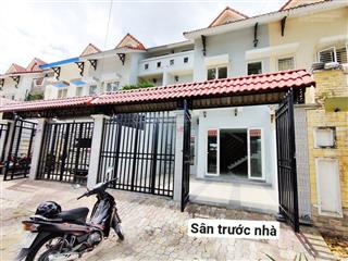 Bán nhà 1 trệt 1 lầu, đường số 5 kdc nam long 1