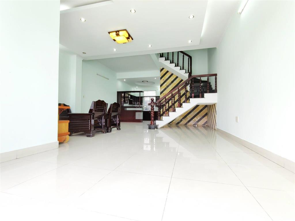 Bán nhà 1 trệt 1 lầu, đường số 5 kdc nam long 1
