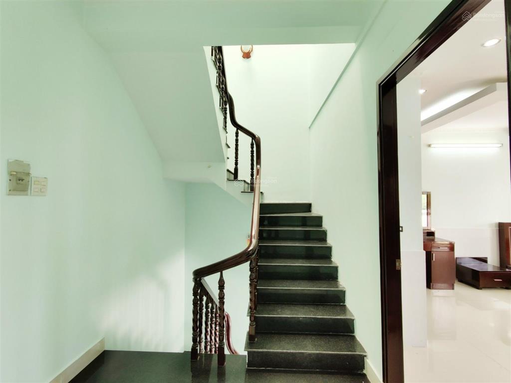 Bán nhà 1 trệt 1 lầu, đường số 5 kdc nam long 1