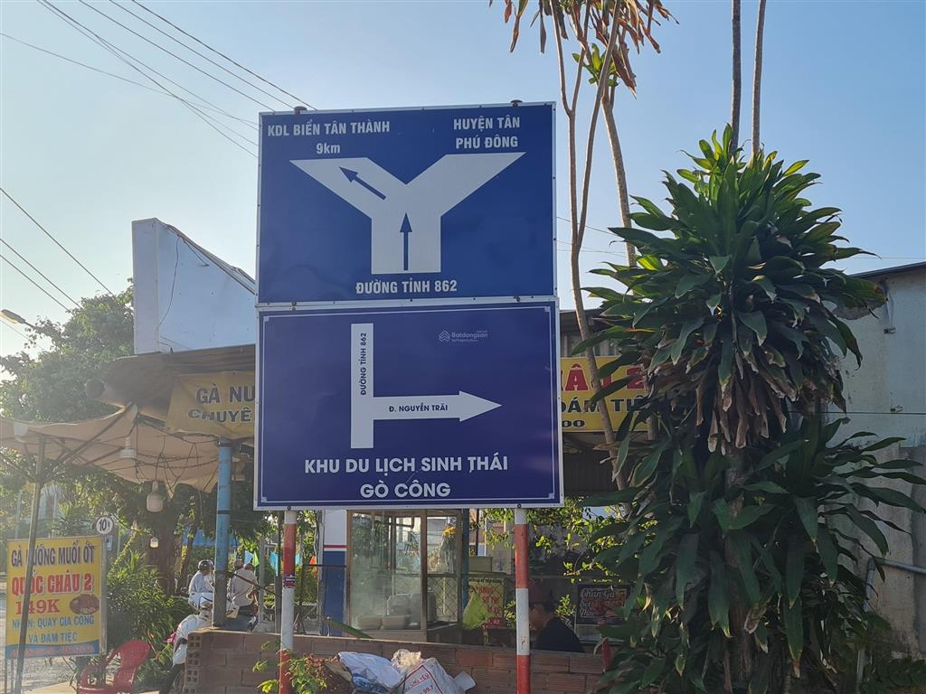 Vị trí đắc địa mt đường huyện lộ 9, cách ngã ba nguyễn trãi vào đúng 4 căn nhà. 15x72m, nở hậu 28m