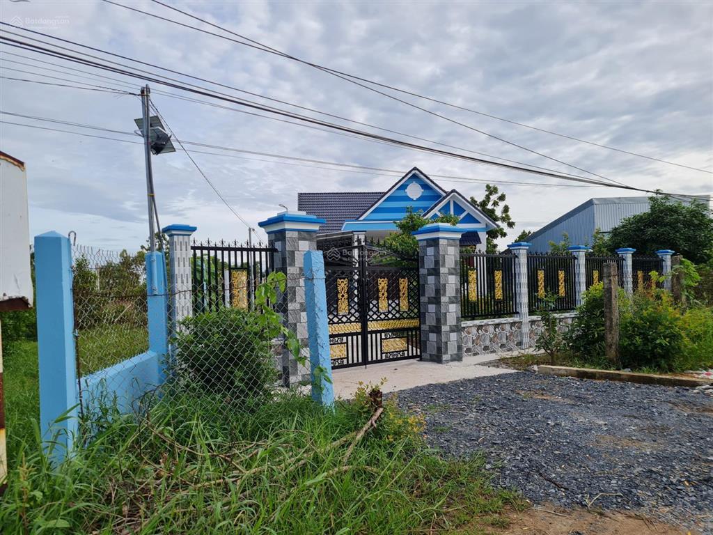 Vị trí đắc địa mt đường huyện lộ 9, cách ngã ba nguyễn trãi vào đúng 4 căn nhà. 15x72m, nở hậu 28m