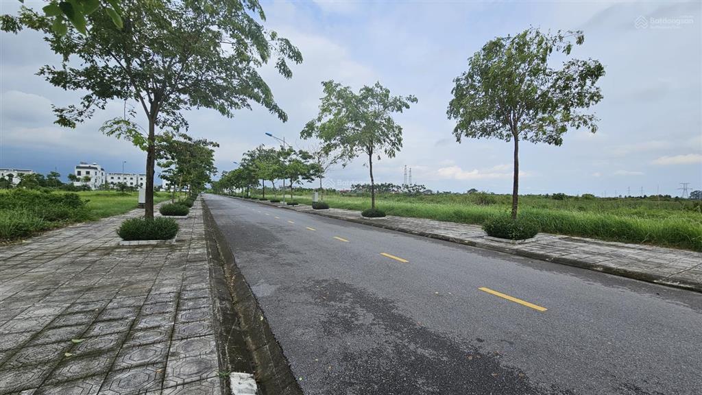 Bán lô góc gần chung cư giá bao rẻ