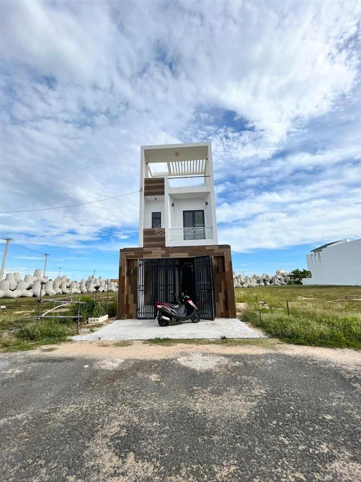 Nhà riêng bán tại phú đông, tuy hòa, phú yên, 3,xx tỷ, 100m2, vài bước chân là tới biển và sân bay