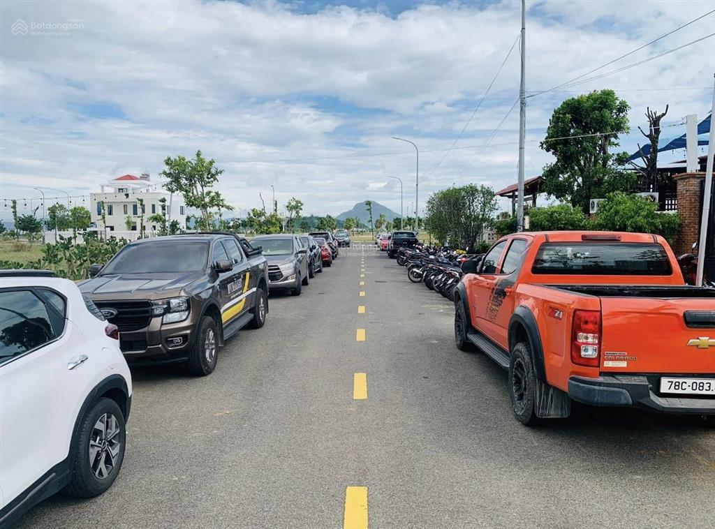 Bán biệt thự 13,xxxtyd đang kinh doanh quán cà phê, có dòng tiền, ngay vị trí đắc địa bậc nhất.