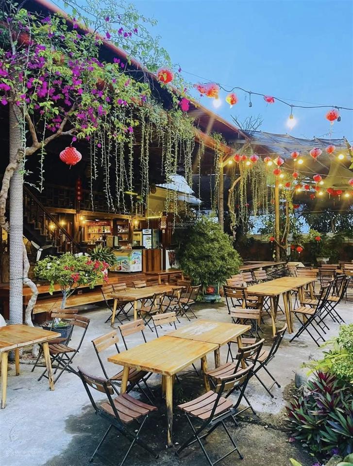 Bán biệt thự 13,xxxtyd đang kinh doanh quán cà phê, có dòng tiền, ngay vị trí đắc địa bậc nhất.