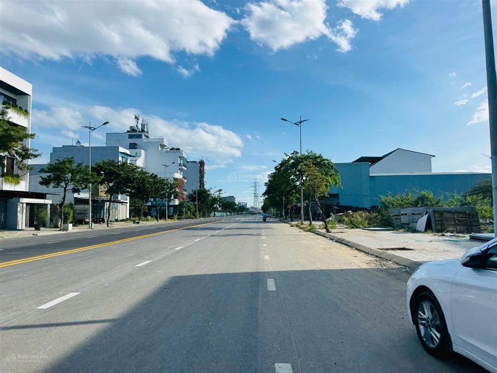 Bán nhà mặt tiền đường 29/3, hàng dừa, vị trí đẹp, bán đất tặng nhà, chủ đi mỹ định cư 0934 880 ***