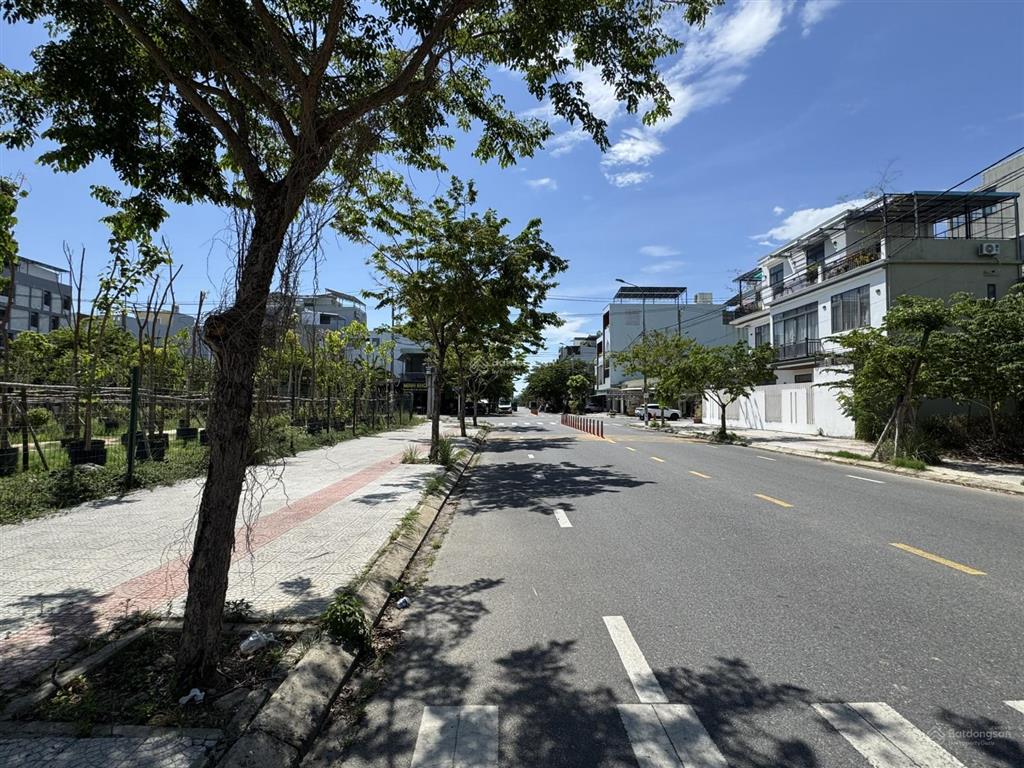 Bán đất trống góc lê sỹ, đường 10,5m. khu vip hoà xuân, kinh doanh sầm uất. 176m2 , giá 15,9 tỷ .