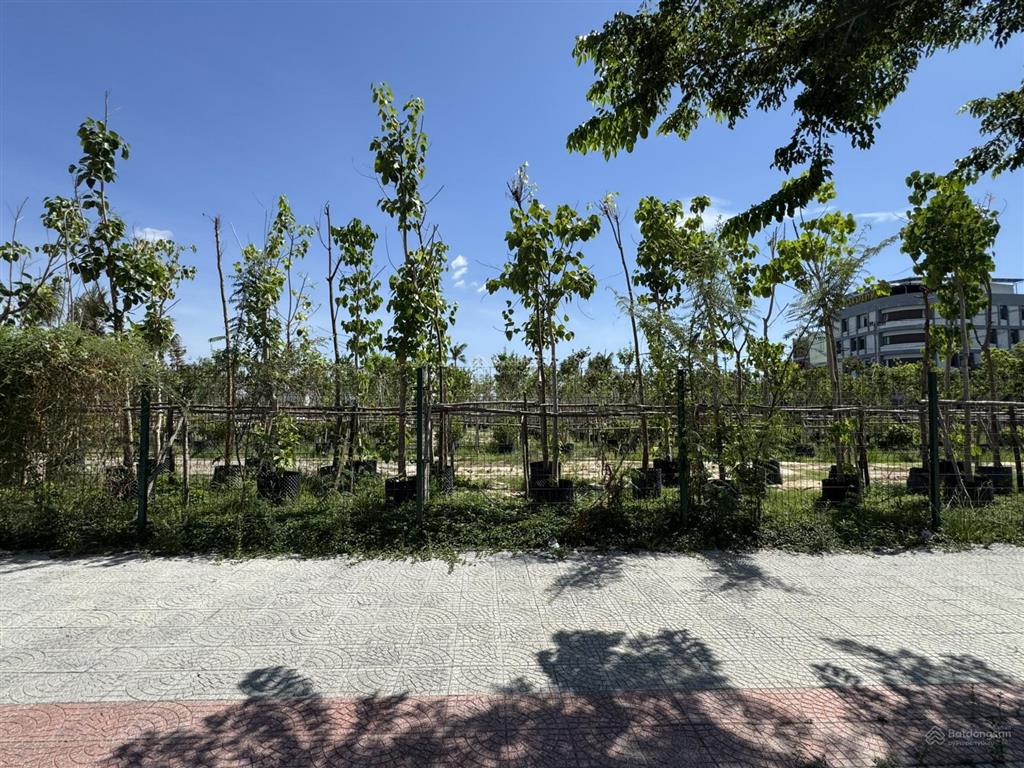 Bán đất trống góc lê sỹ, đường 10,5m. khu vip hoà xuân, kinh doanh sầm uất. 176m2 , giá 15,9 tỷ .