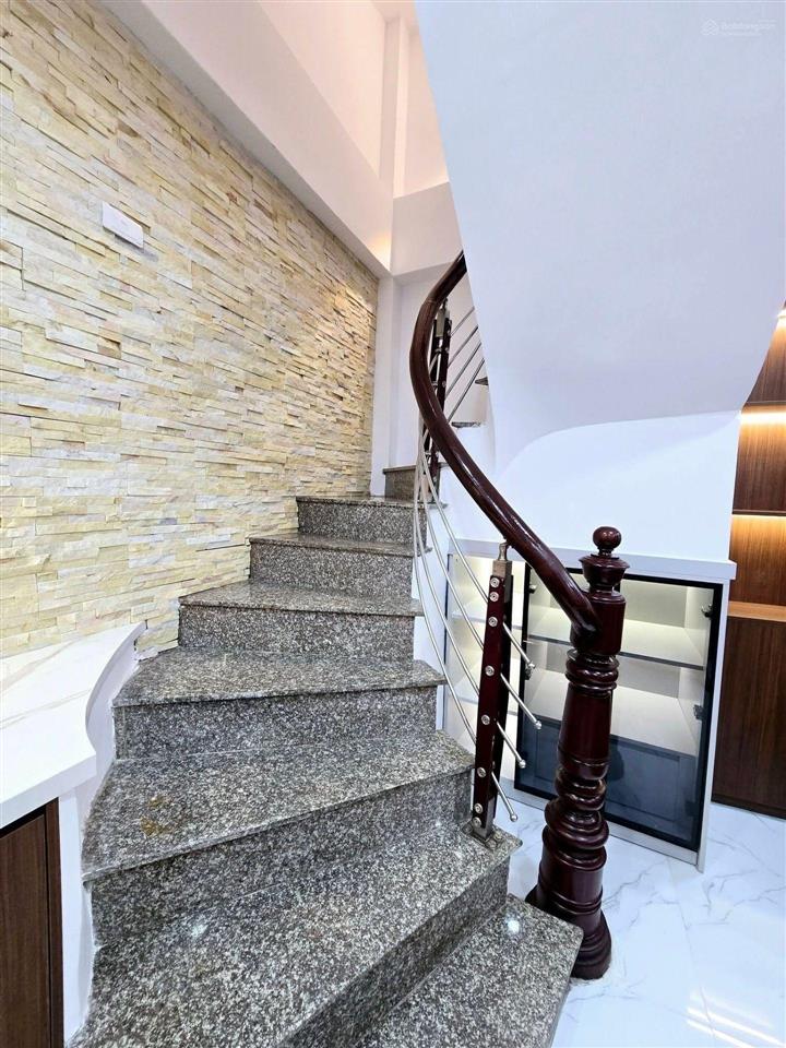 Bán nhà riêng tại kim ngưu, minh khai, gần đường to, 4,6 tỷ, 20m2, 3pn, 3wc, 5 tầng, pháp lý đầy đủ