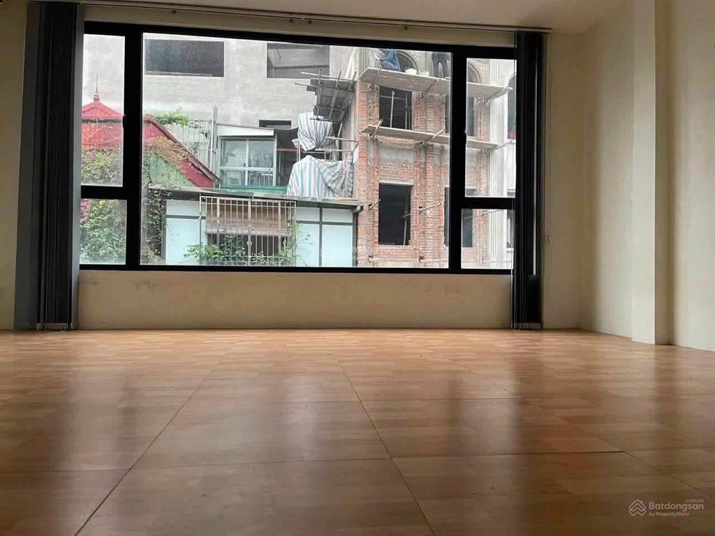 Nhà mặt phố tại chùa quỳnh, kinh doanh các thể loại mặt tiền to, có vỉa hè để xe, giá ngon 22 triệu
