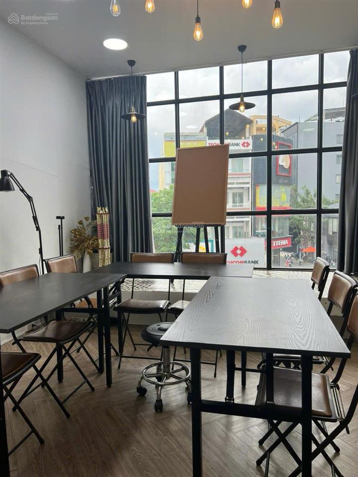 Nhà 2 lầu 4.5*10m, 5.7 tỷ. đường ngô quyền hẻm 302