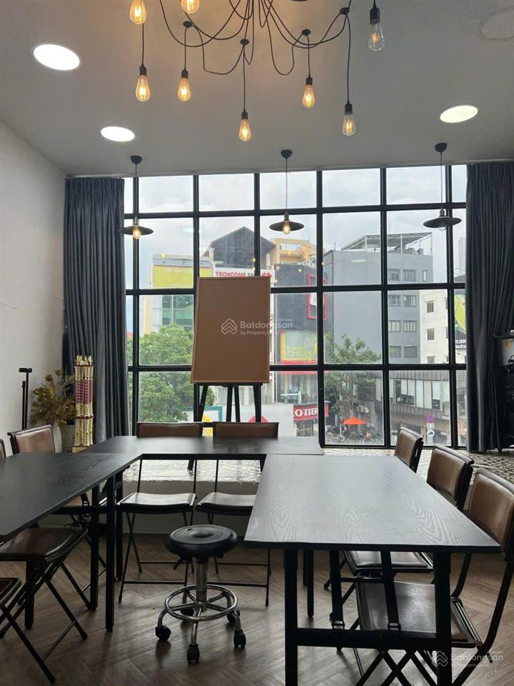 Nhà 2 lầu 4.5*10m, 5.7 tỷ. đường ngô quyền hẻm 302