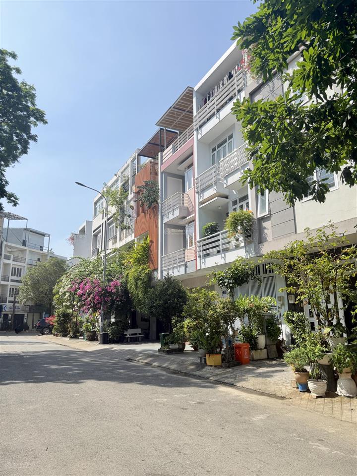 Bán nhà phố 4 tầng 4x20 đường cao đức lân  giá 18.8 tỷ