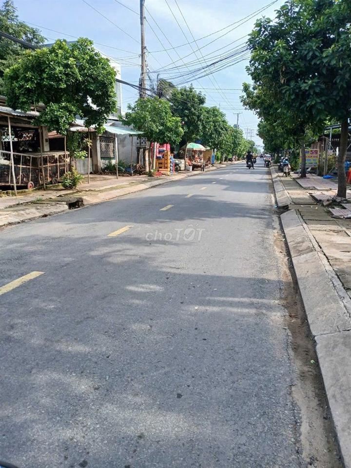 Bán đất mặt tiền lộ nhựa cách chợ Phước Vân khoản 60m