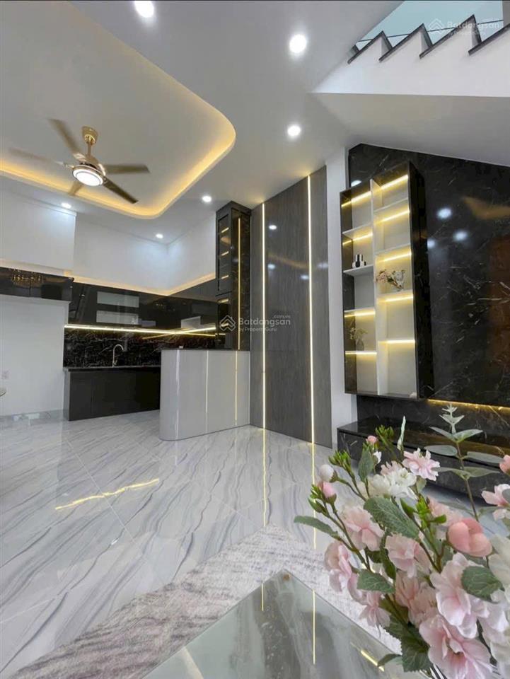 Cho thuê nhà mới xây 100% trệt 2 lầu phú lợi tdm . gần ngã tư lê hồng phong .gần trường nguyễn