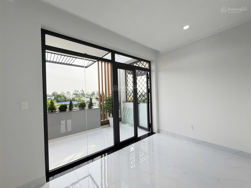 Cho thuê nhà mới 100% 1 trệt 2 lầu đường đx 043 phú mỹ  đối diện kdc hiệp thành 3  thủ dầu một 