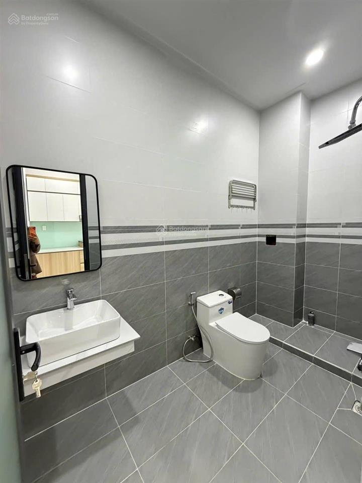 Cho thuê nhà mới 100% 1 trệt 2 lầu đường đx 043 phú mỹ  đối diện kdc hiệp thành 3  thủ dầu một 